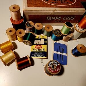 18 Vintage Sewing Thread Sppols and Needle Set
